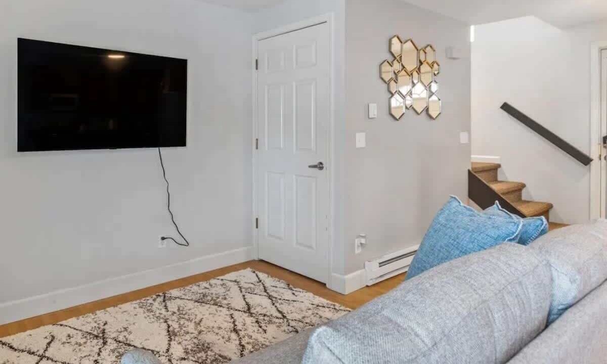 Photo of Livingroom in South Perry District