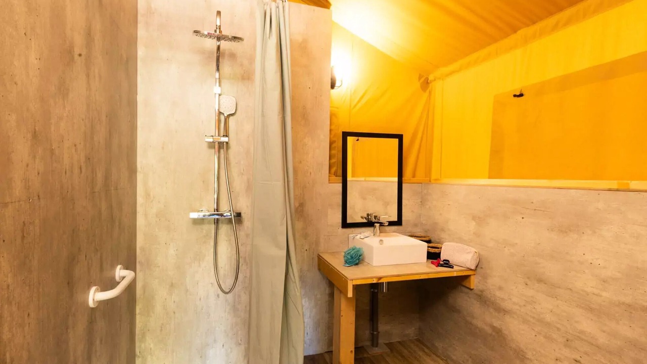 Photo of Bathroom in Palau-del-Vidre