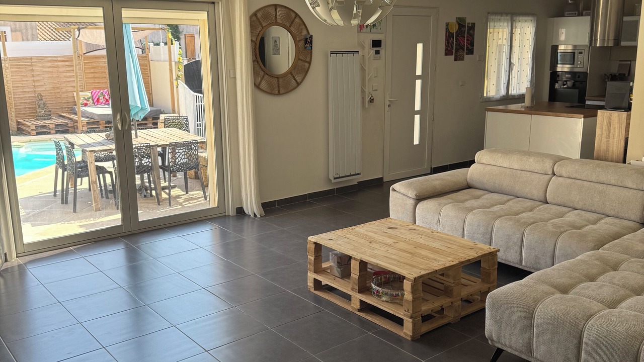 Photo of Livingroom in Vestric-et-Candiac