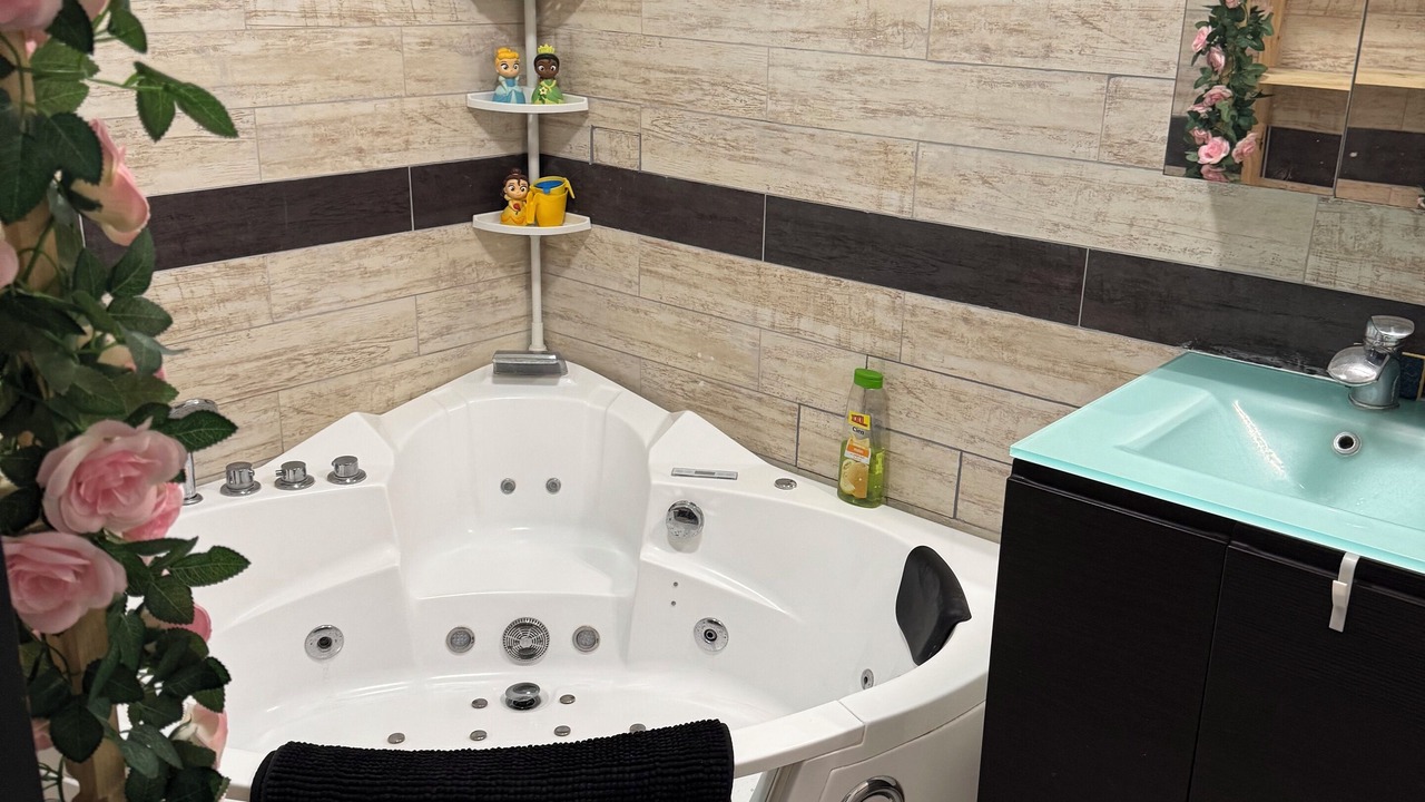 Photo of Bathroom in Vestric-et-Candiac
