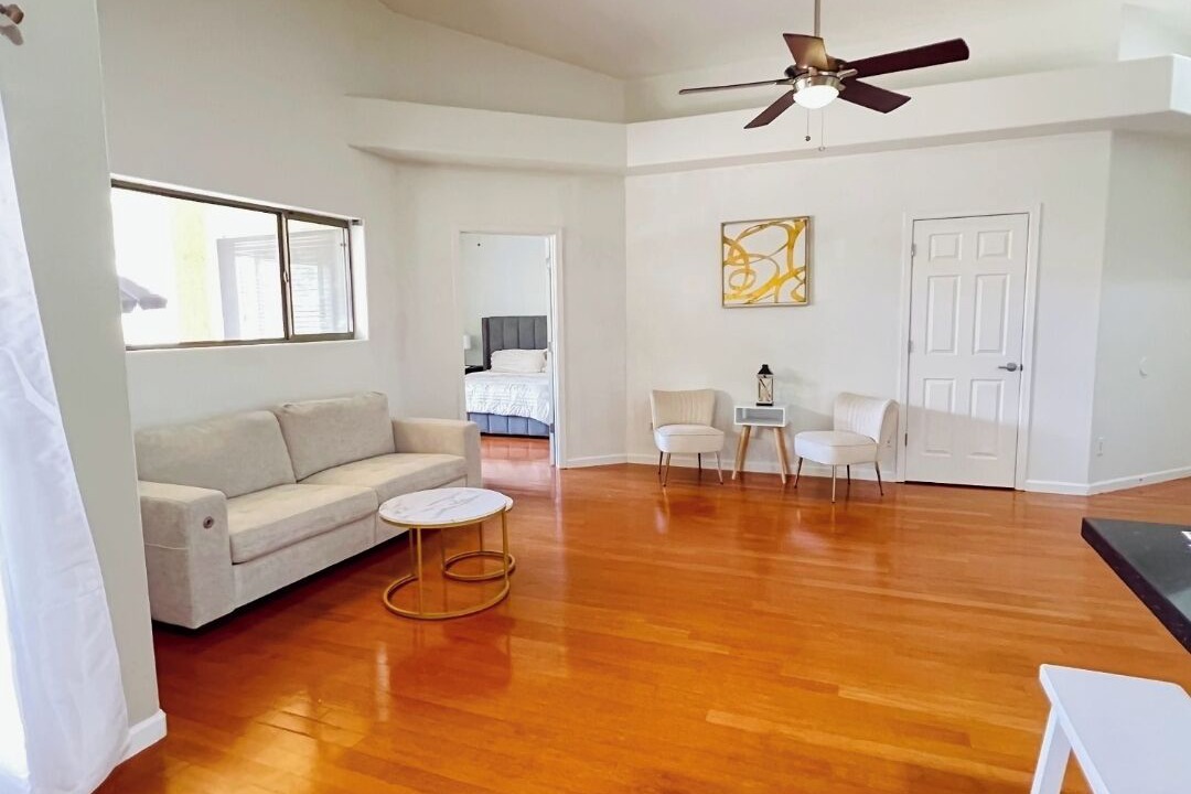 Photo of Livingroom in South Mountain