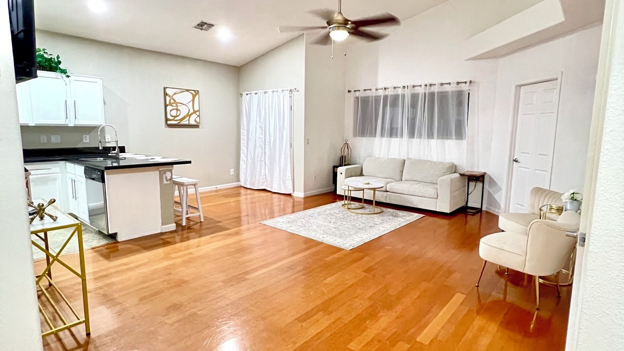 Photo of Livingroom in South Mountain