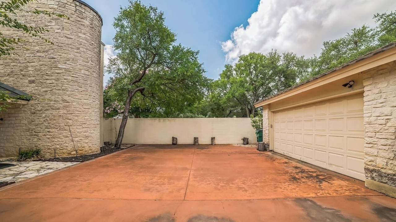 Photo of Outdoor in The Hills