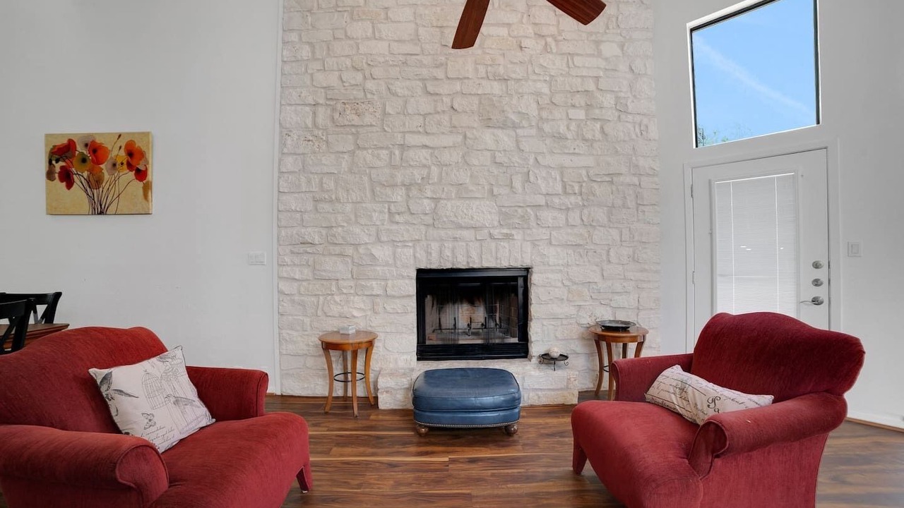 Photo of Livingroom in The Hills