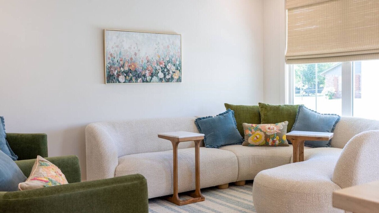 Photo of Livingroom in Broken Arrow