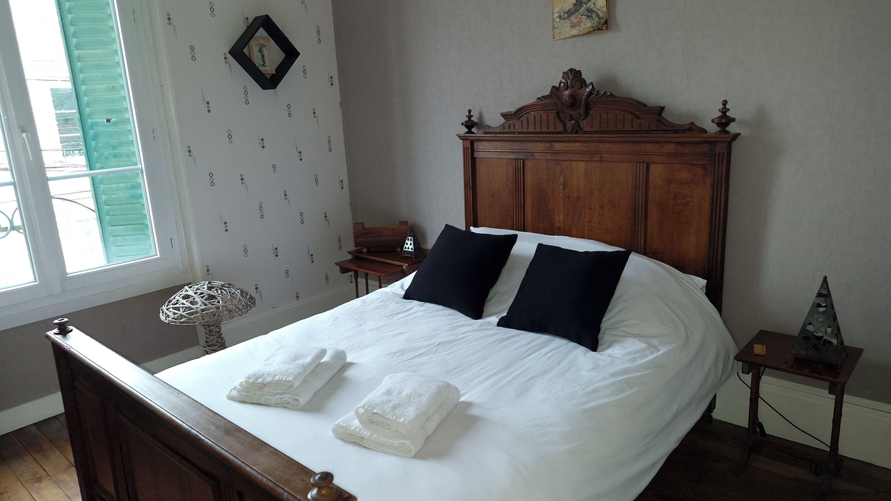 Photo of Bedroom in Crepy-en-Valois