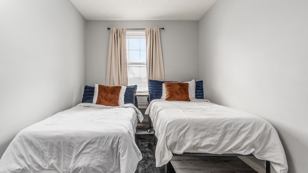 Photo of Bedroom in Summit Station
