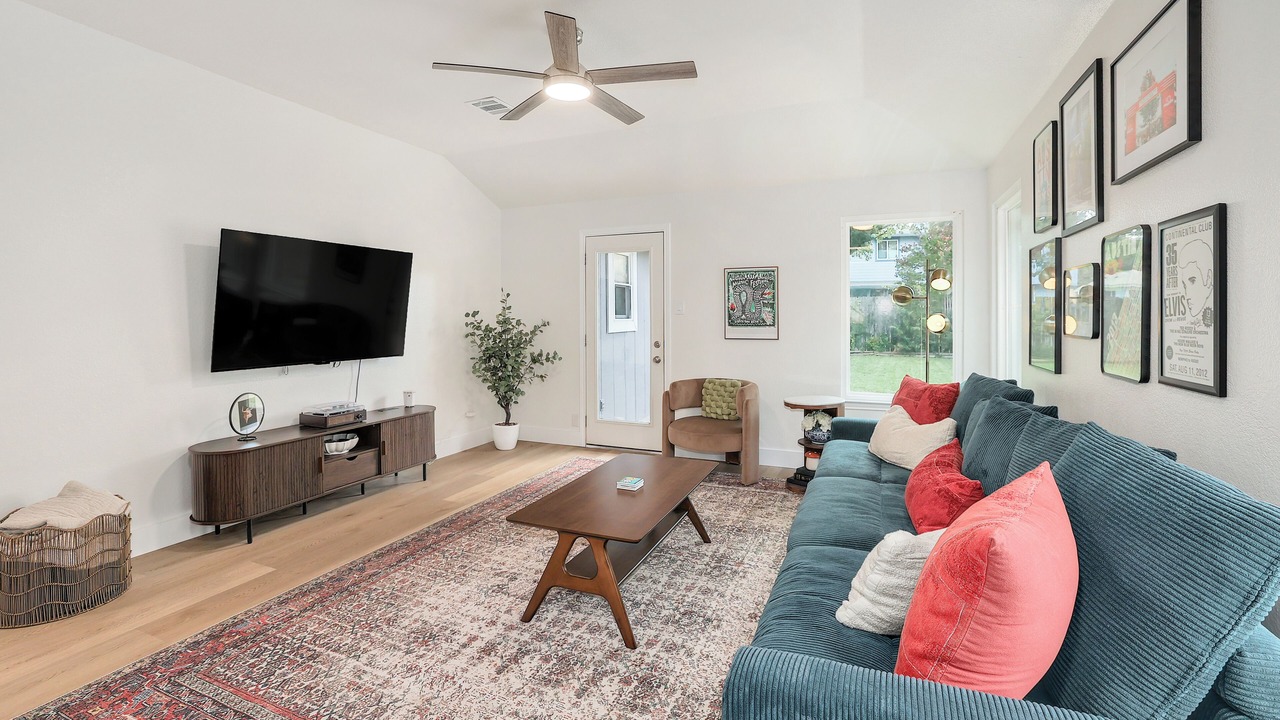 Photo of Livingroom in Bratton Park