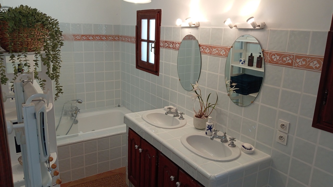 Photo of Bathroom in Falicon