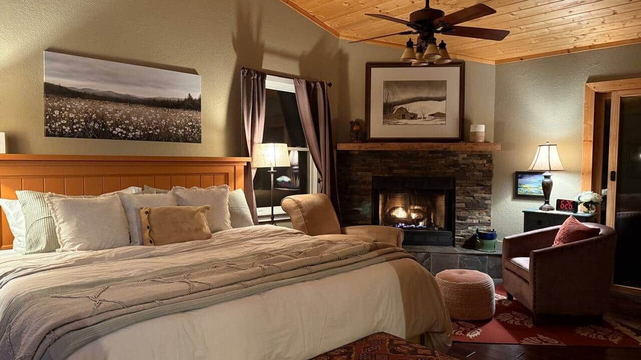 Photo of Livingroom in Cullowhee