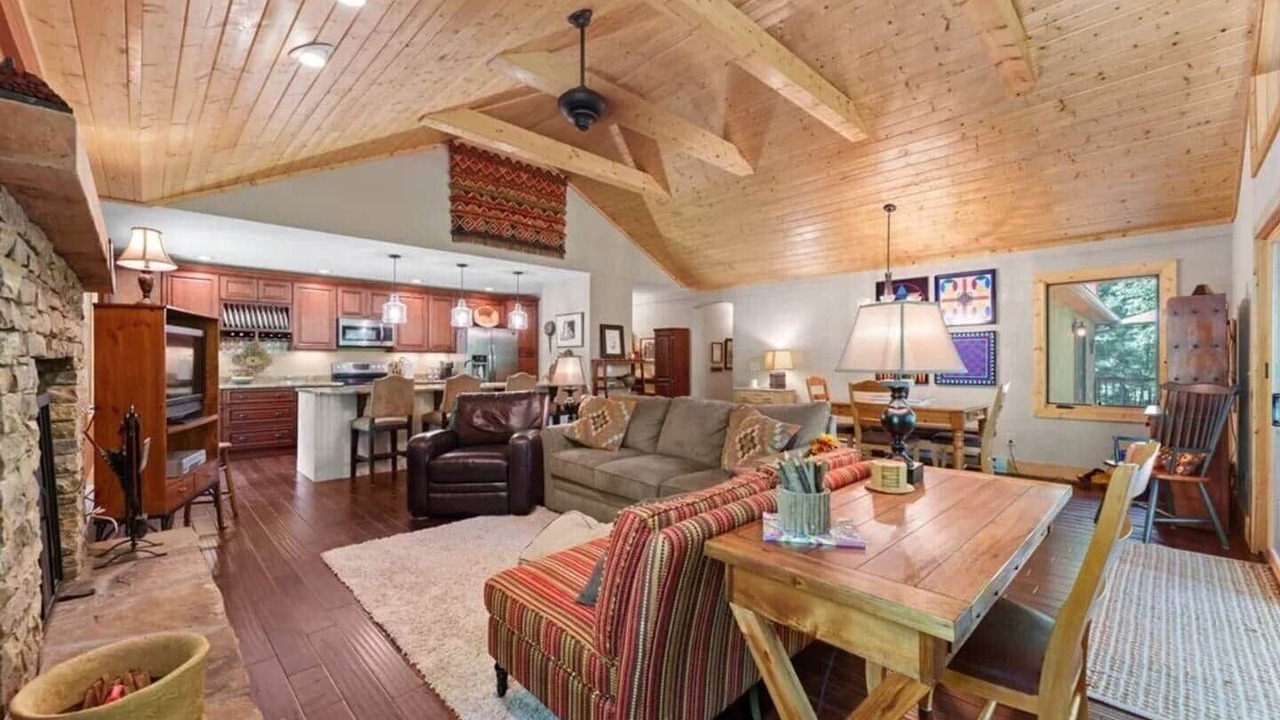 Photo of Livingroom in Cullowhee