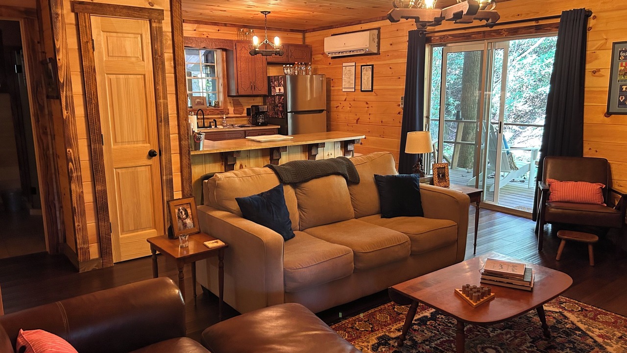 Photo of Livingroom in Cherry Log
