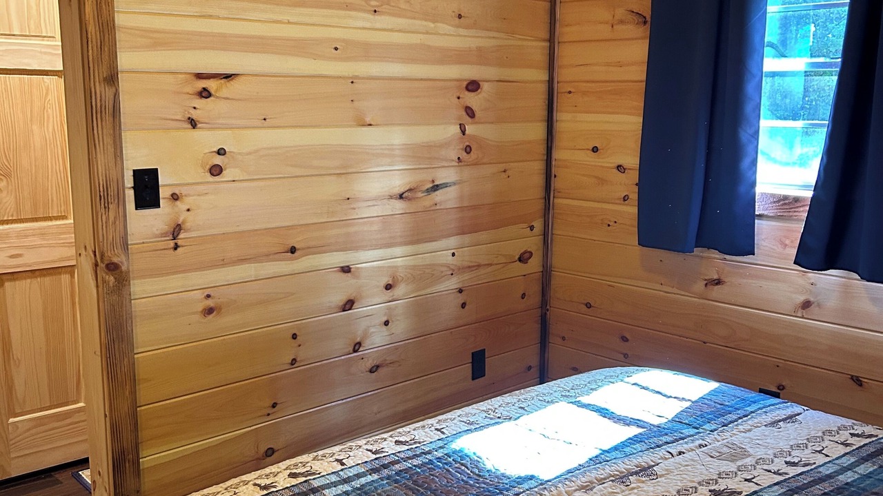 Photo of Bedroom in Cherry Log