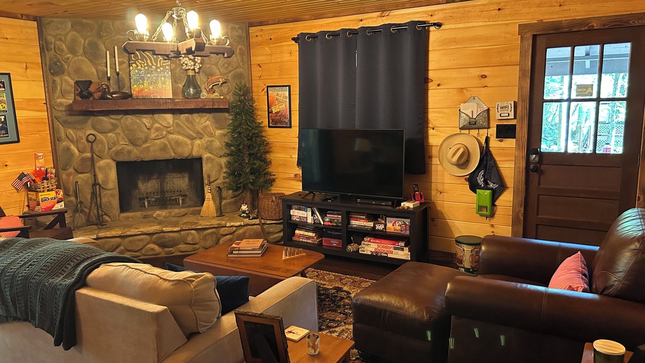 Photo of Livingroom in Cherry Log