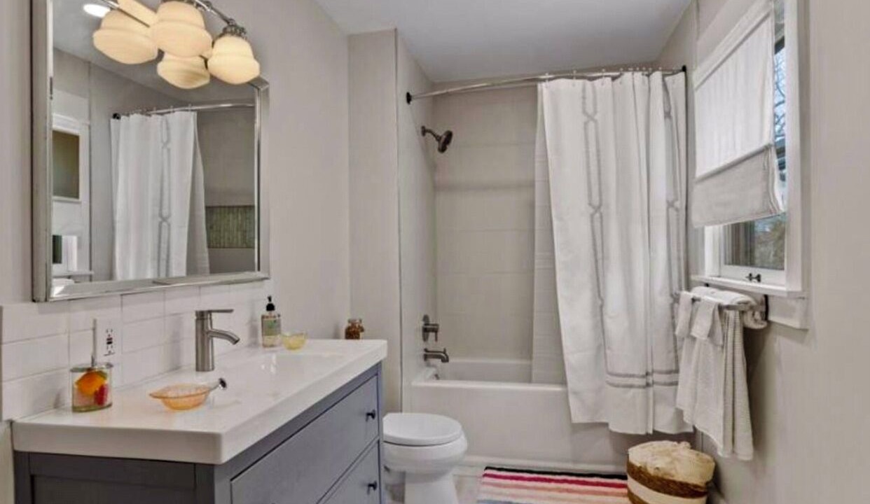 Photo of Bathroom in South Kansas City