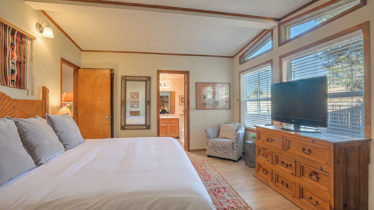 Photo of Bedroom in Northeast Heights