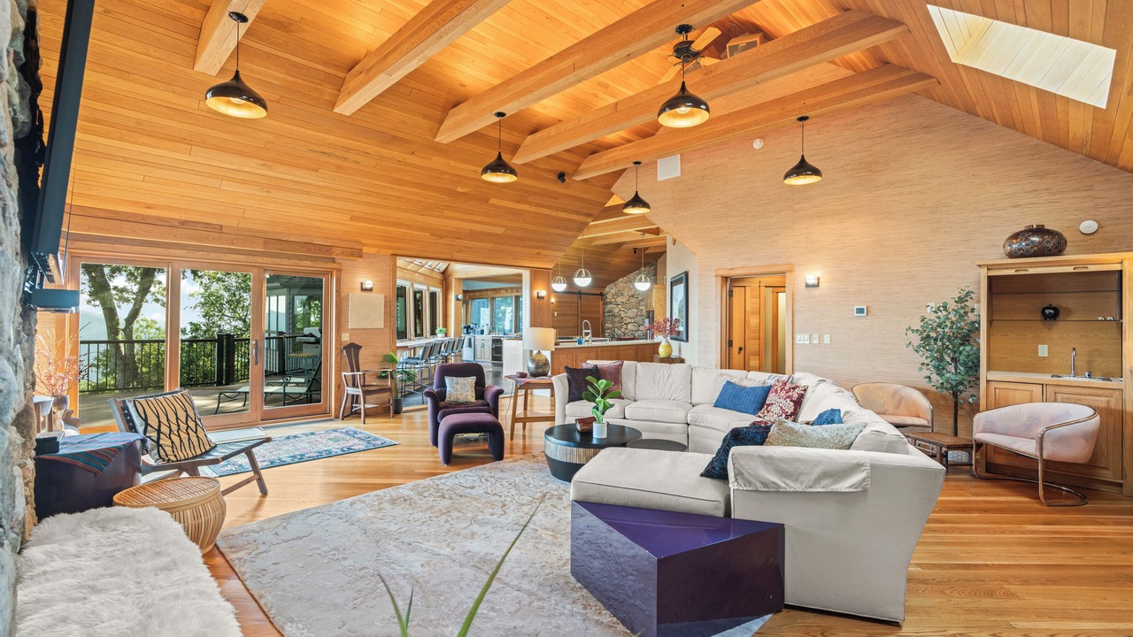 Photo of Livingroom in Nellysford