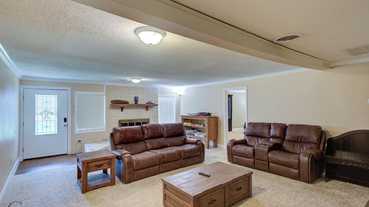 Photo of Livingroom in Oil City