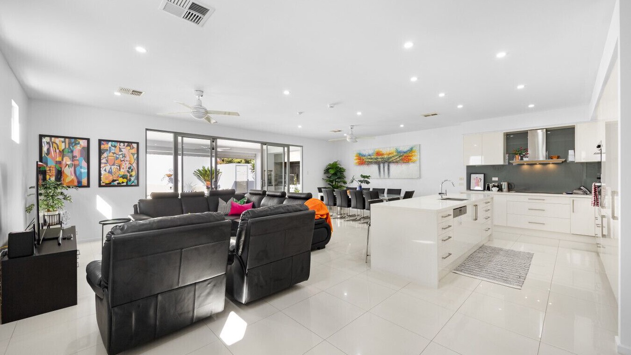 Photo of Livingroom in West Beach