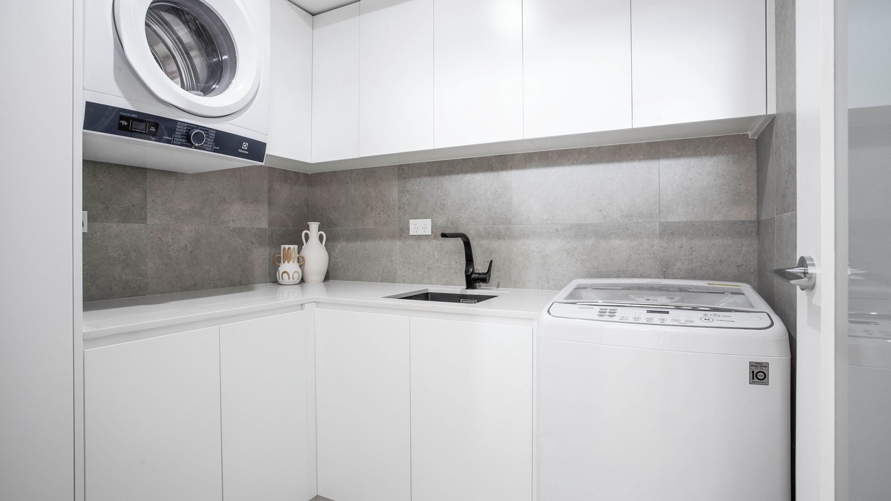 Photo of Others in Fairlight