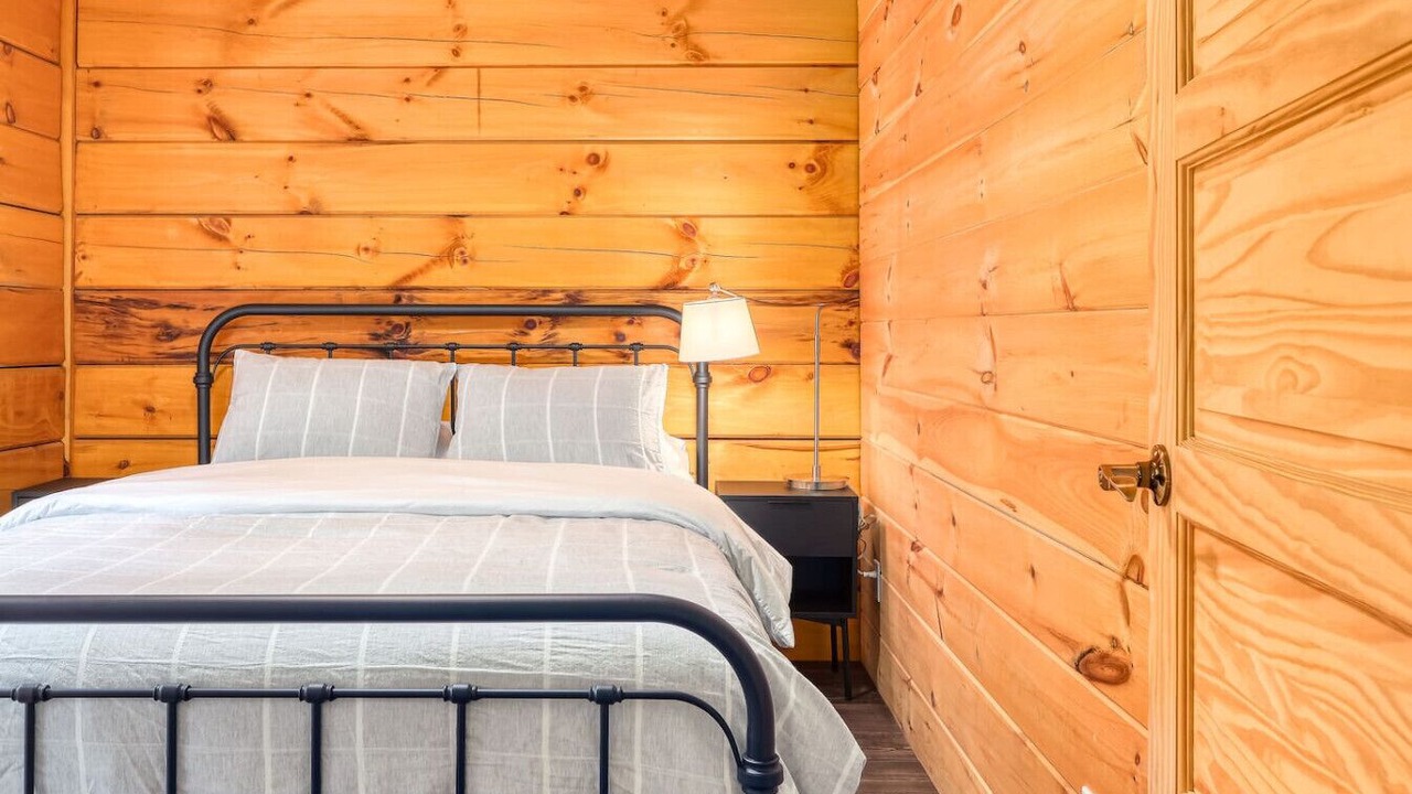 Photo of Bedroom in Mandeville