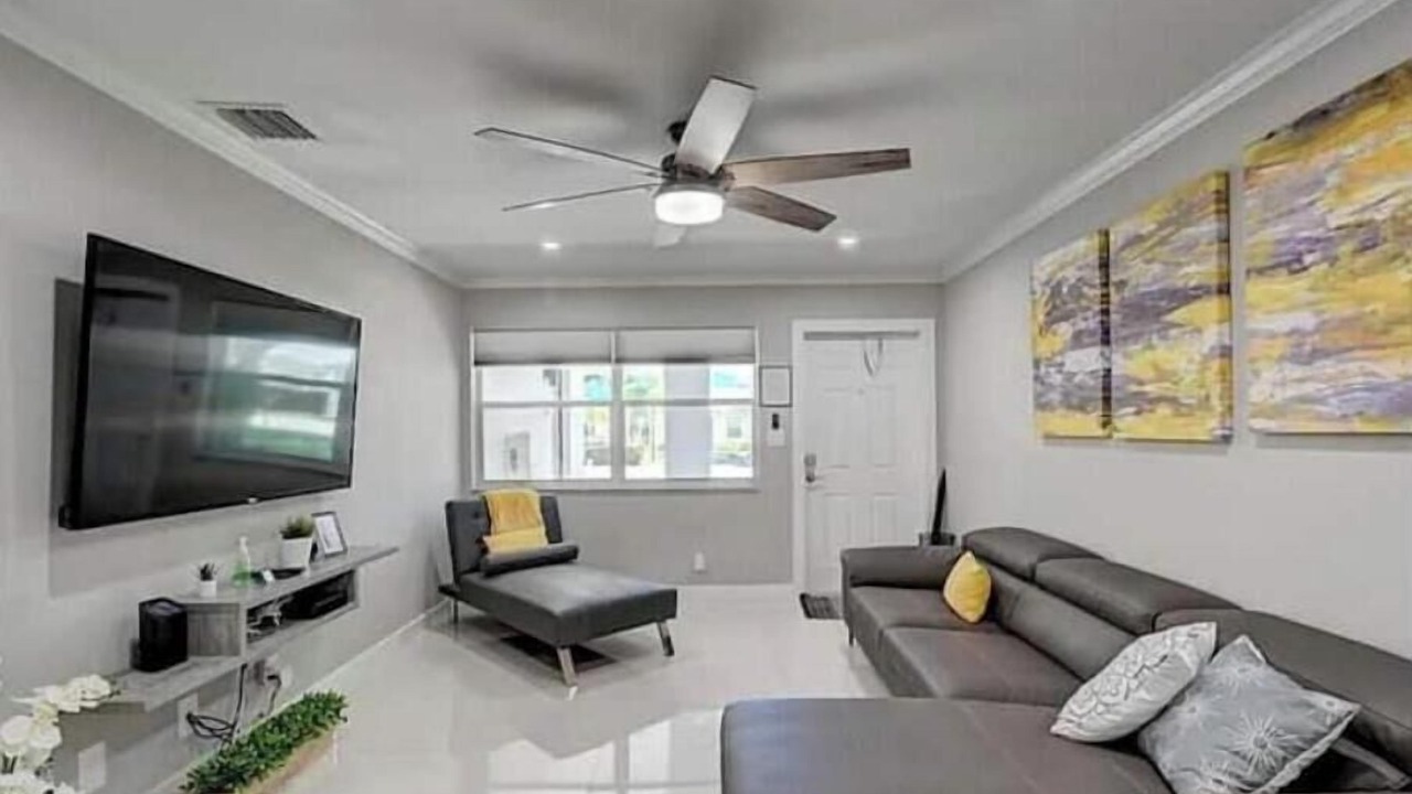 Photo of Livingroom in Santa Barbara Estates