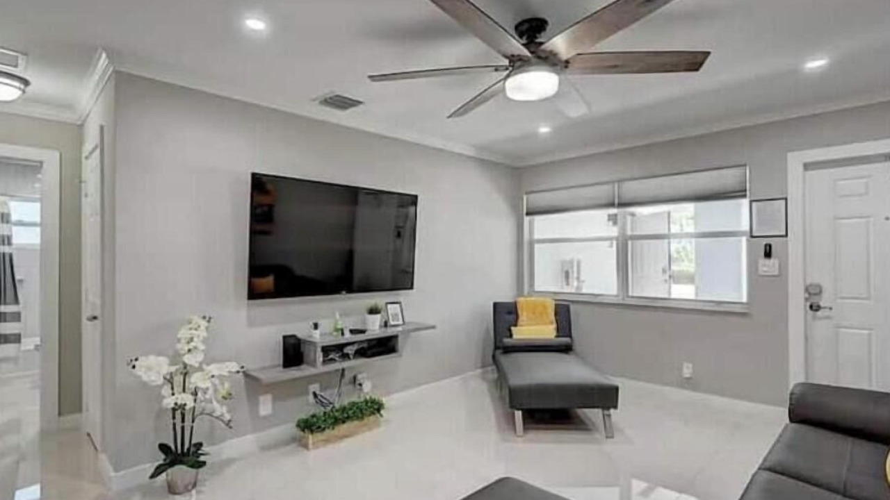 Photo of Livingroom in Santa Barbara Estates