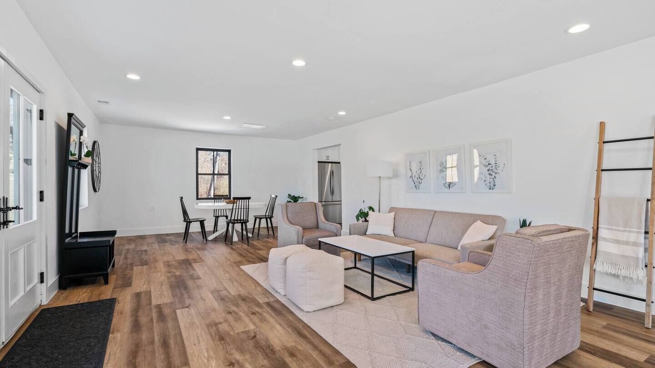 Photo of Livingroom in Leesburg