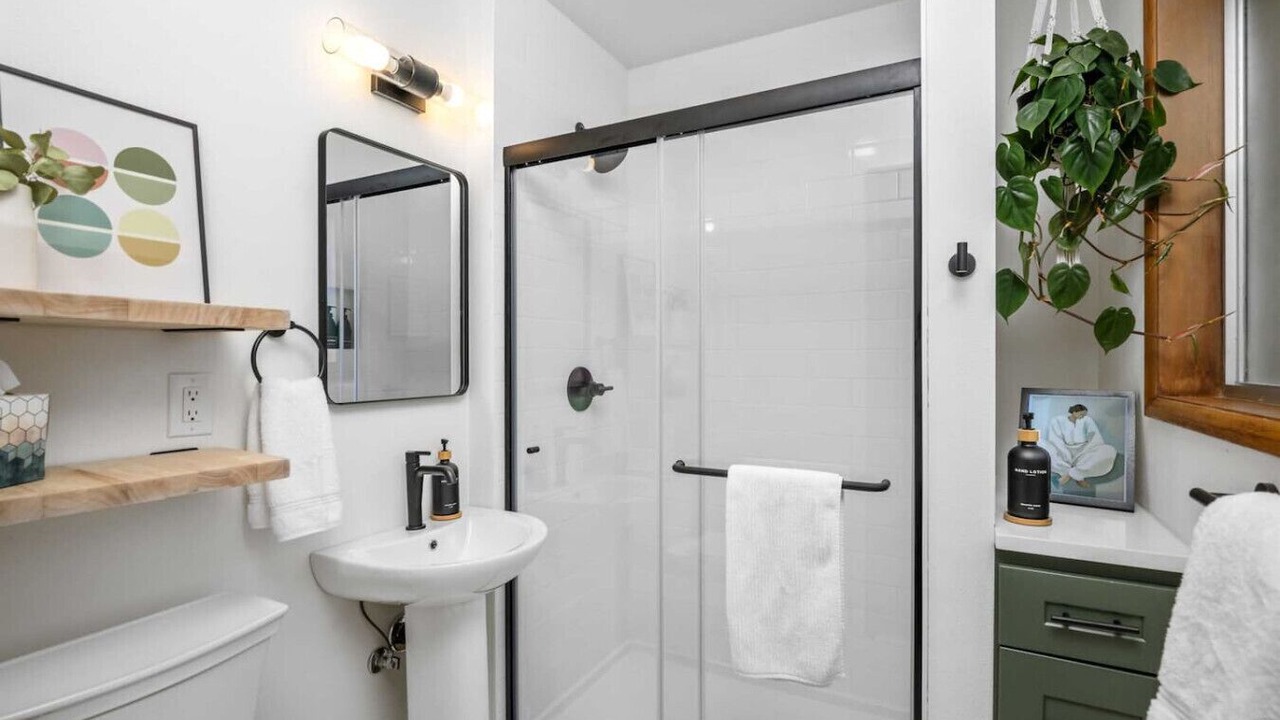 Photo of Bathroom in West Haven-Sylvan