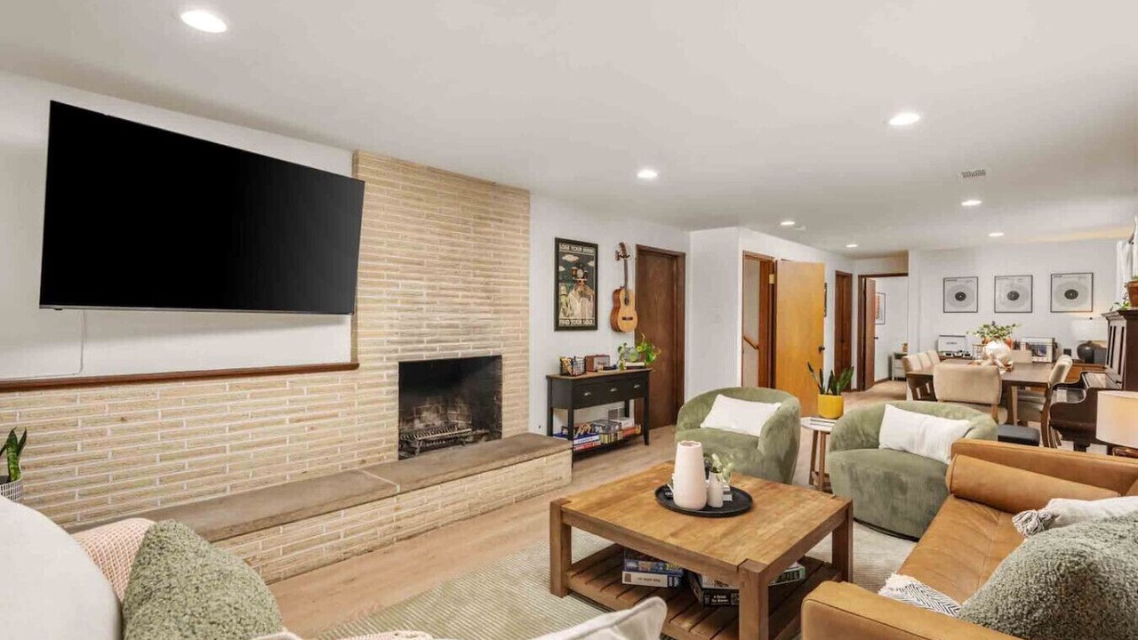 Photo of Livingroom in West Haven-Sylvan