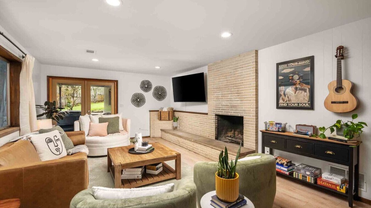 Photo of Livingroom in West Haven-Sylvan