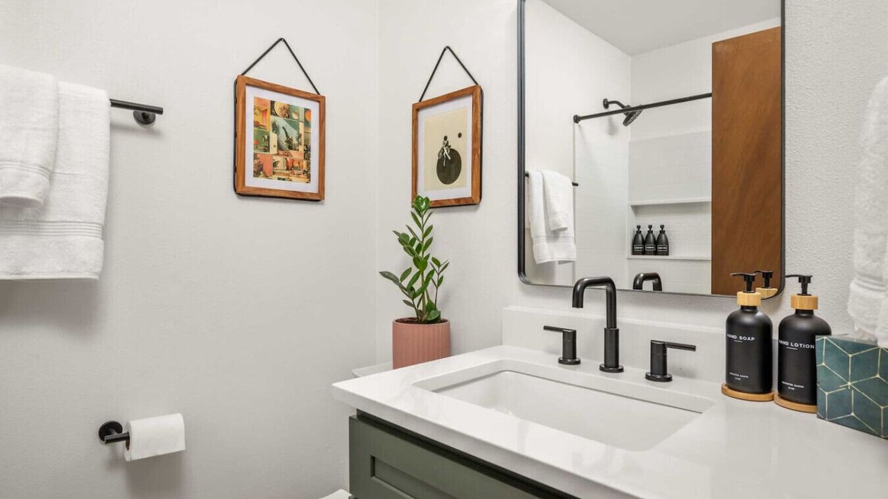 Photo of Bathroom in West Haven-Sylvan