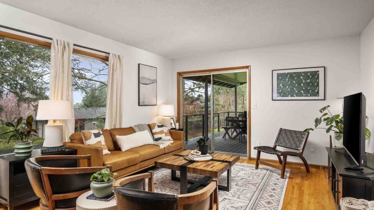 Photo of Livingroom in West Haven-Sylvan