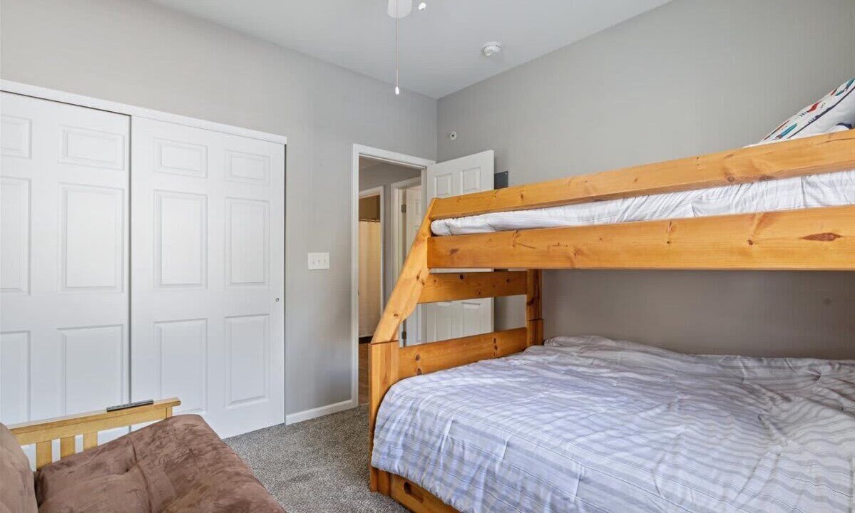 Photo of Bedroom in Camdenton