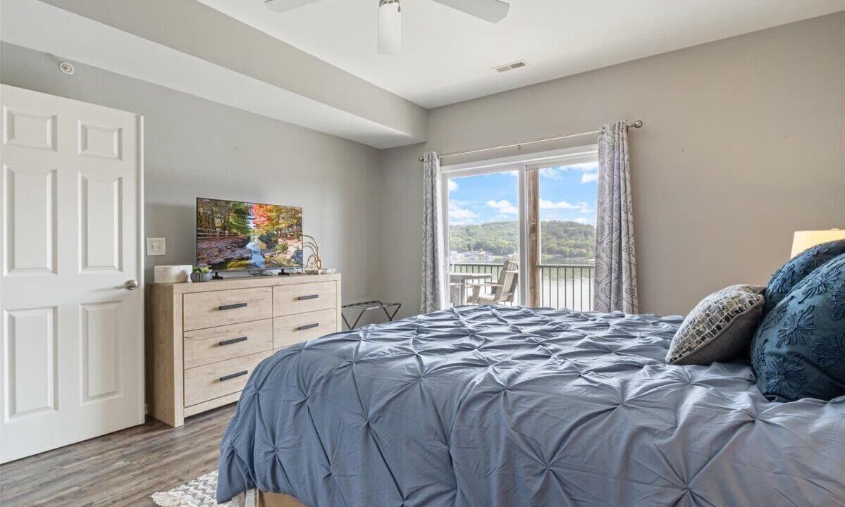 Photo of Bedroom in Camdenton