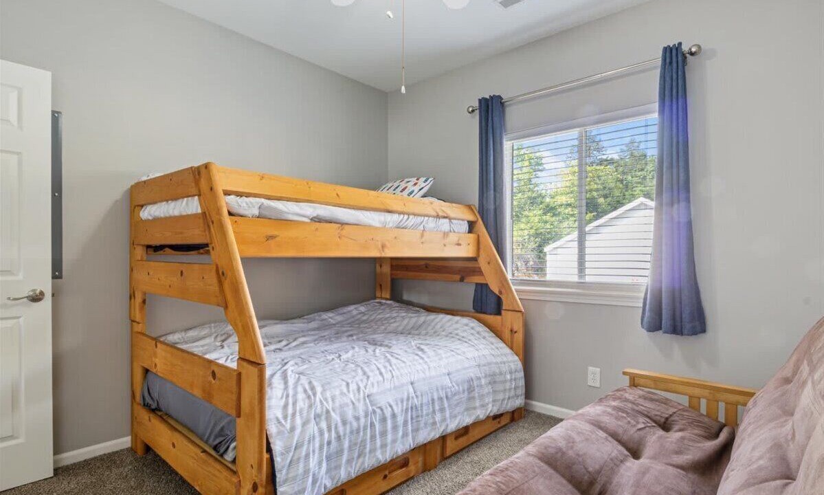 Photo of Bedroom in Camdenton