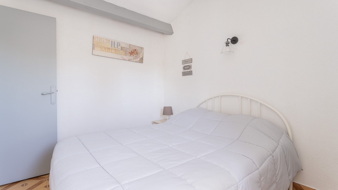 Photo of Bedroom in Roquefort-des-Corbieres