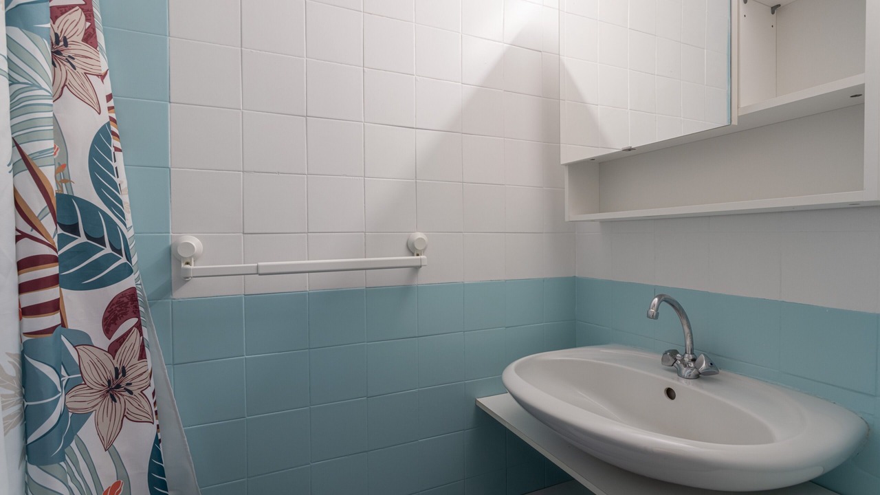 Photo of Bathroom in Roquefort-des-Corbieres