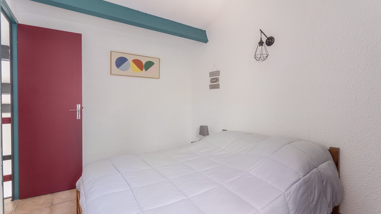 Photo of Bedroom in Roquefort-des-Corbieres