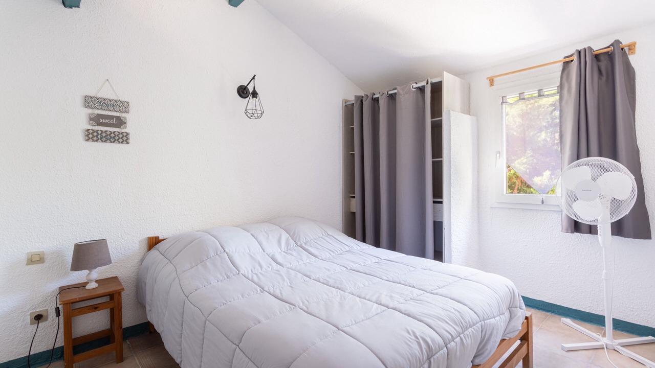 Photo of Bedroom in Roquefort-des-Corbieres