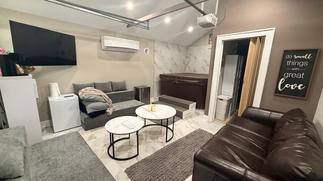 Photo of Livingroom in Alden Manor