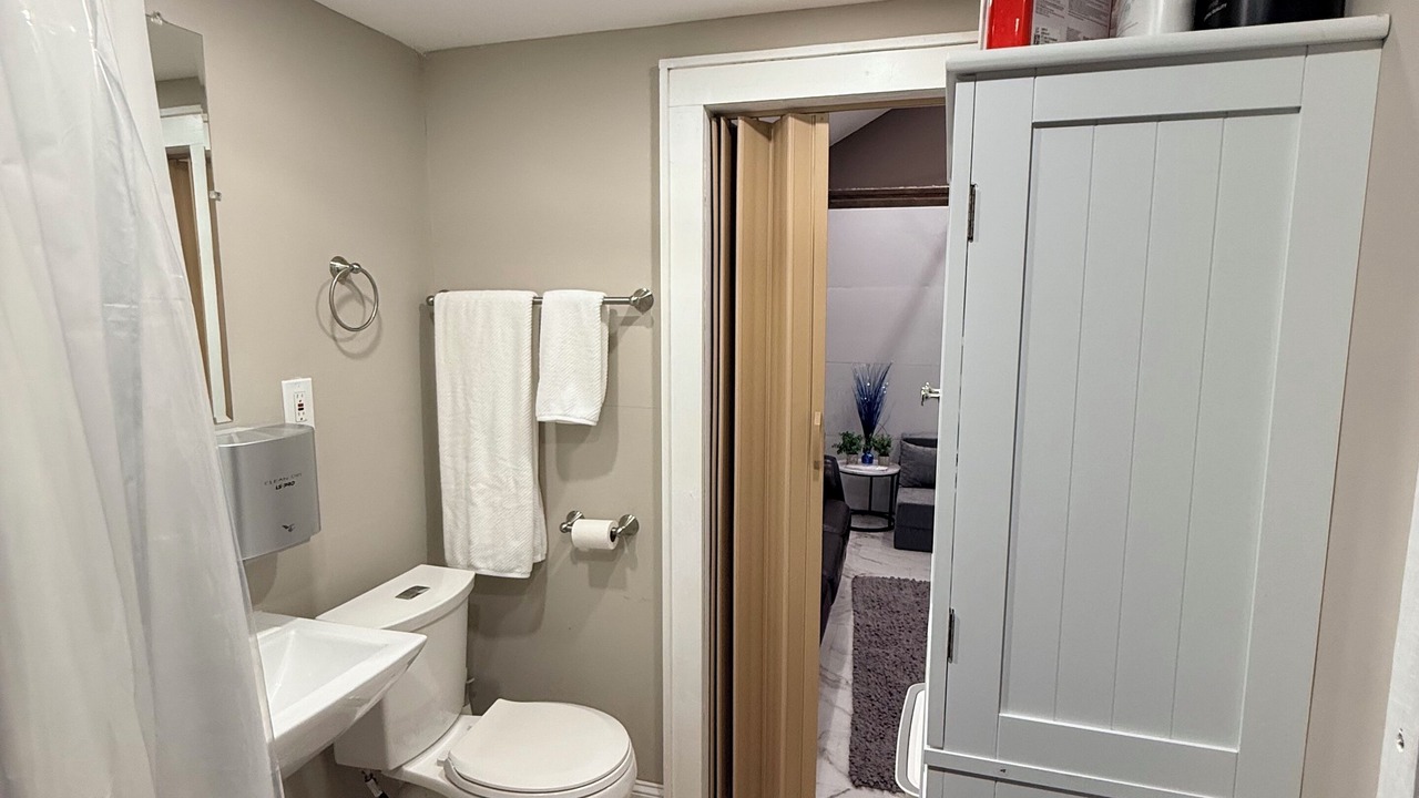 Photo of Bathroom in Alden Manor