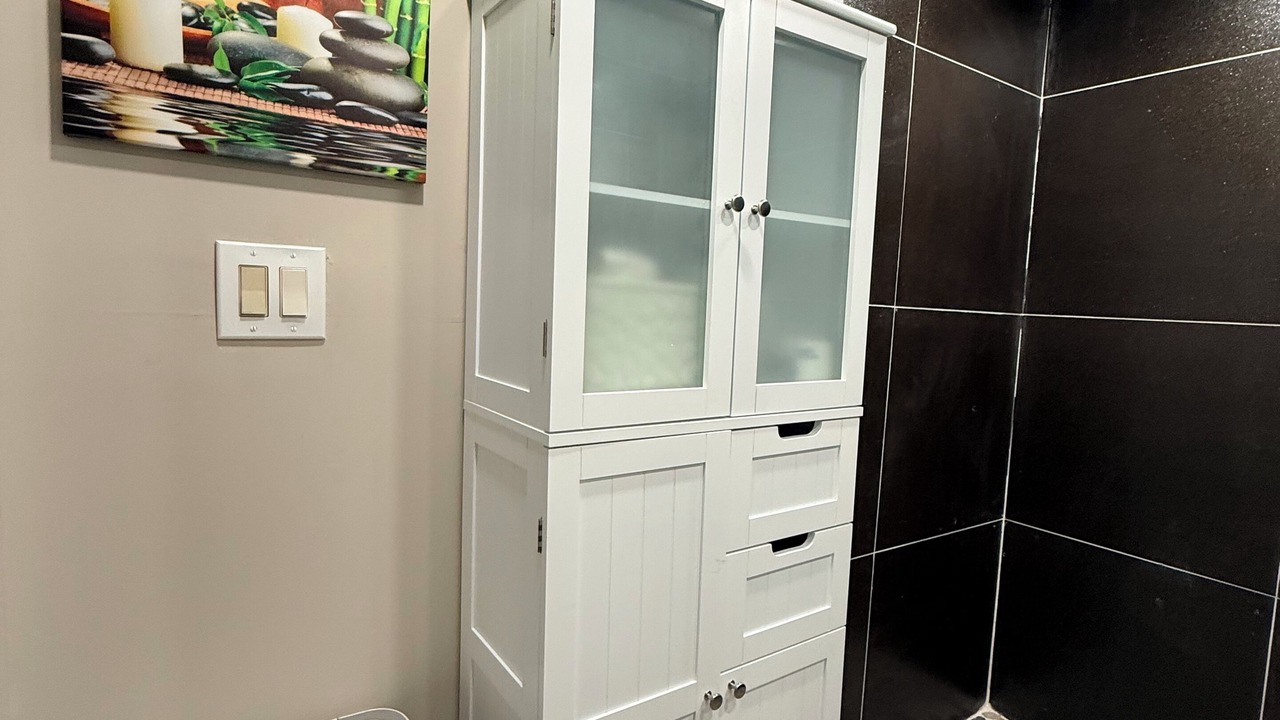 Photo of Bathroom in Alden Manor