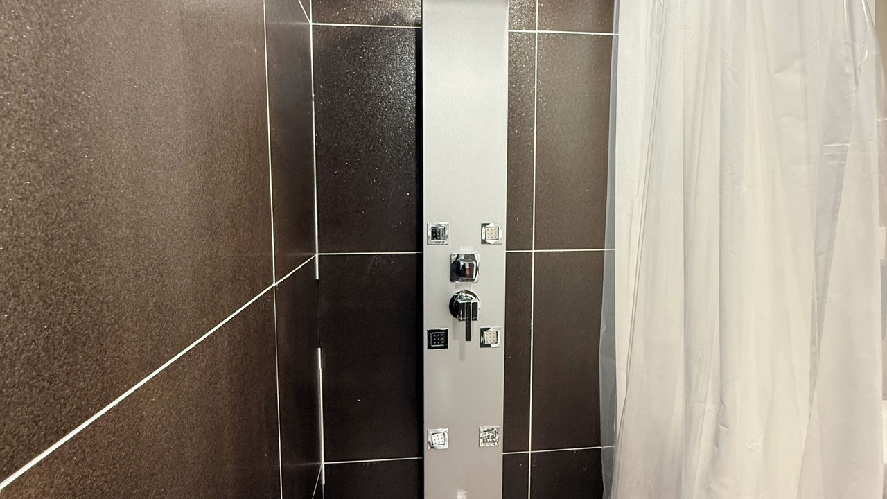 Photo of Bathroom in Alden Manor