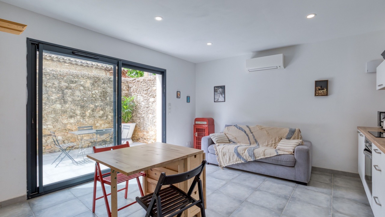Photo of Livingroom in Saint-Genies-de-Fontedit