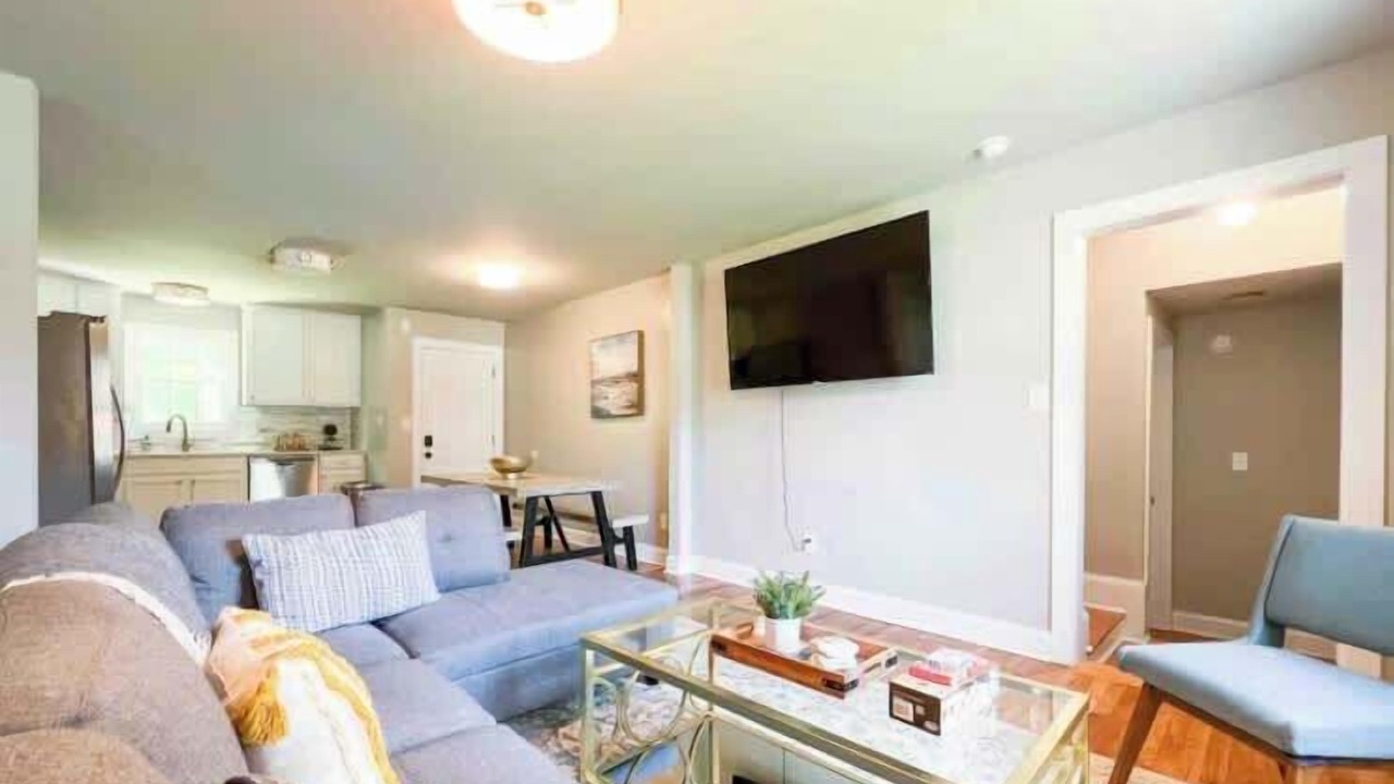 Photo of Livingroom in Southwest Raleigh