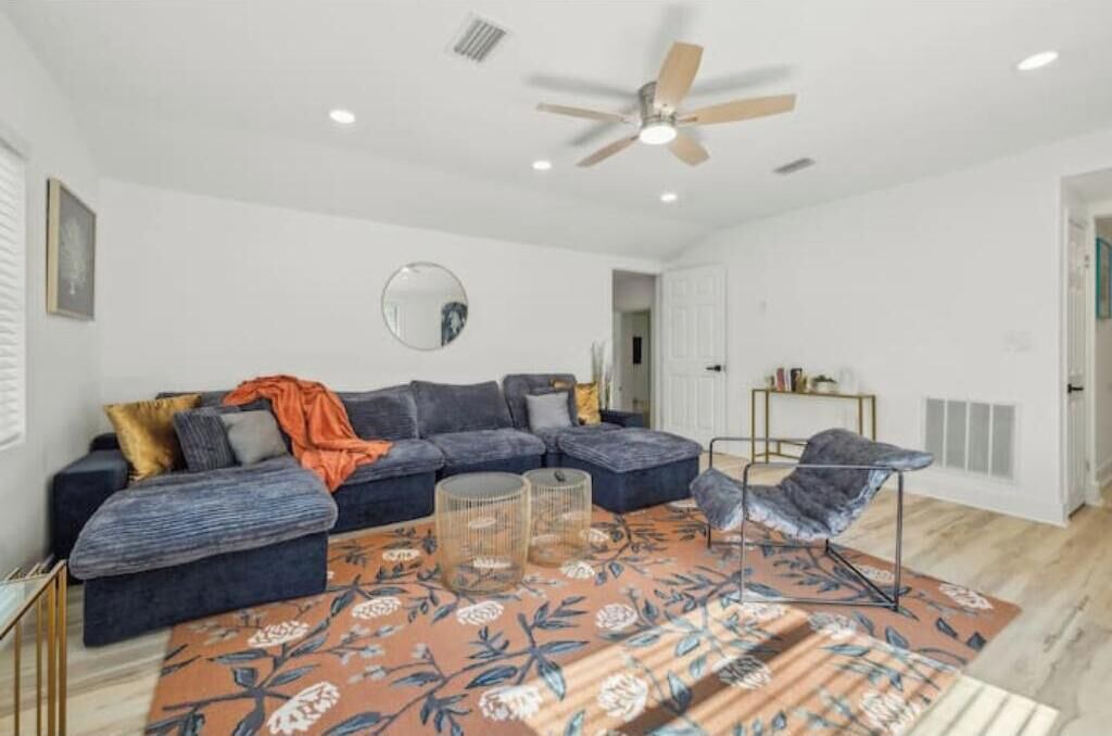 Photo of Livingroom in Englewood
