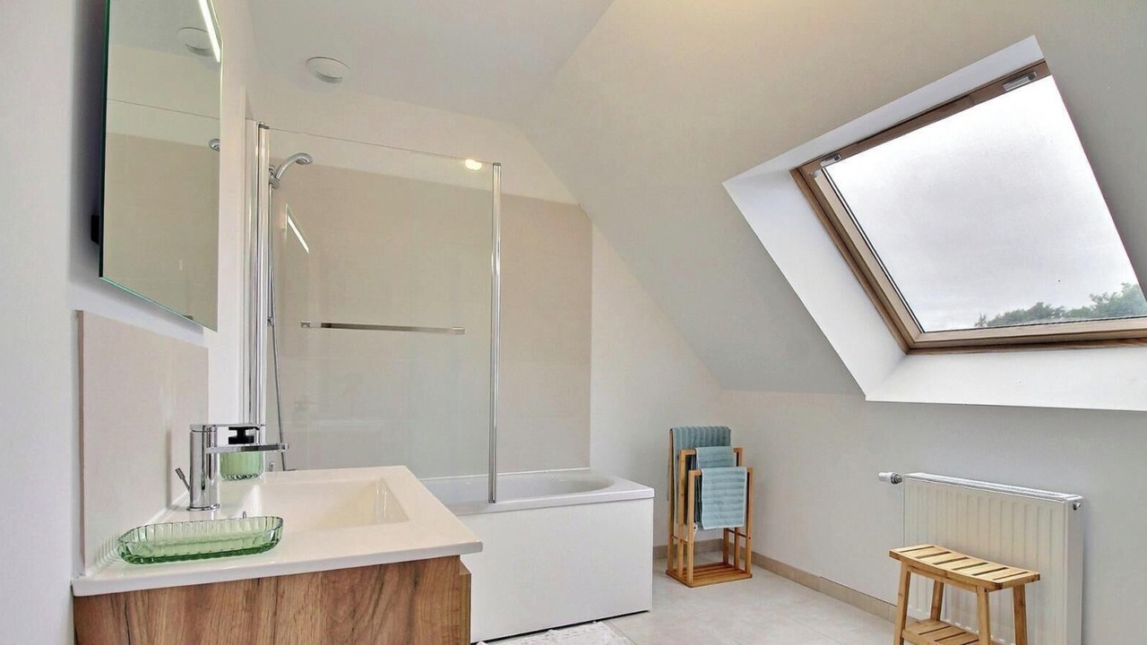 Photo of Bathroom in Billiers