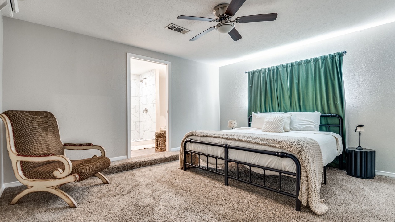 Photo of Bedroom in Oak Cliff