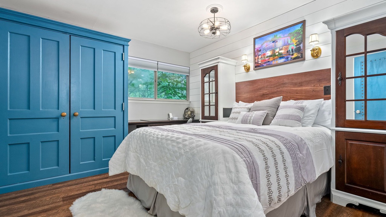 Photo of Bedroom in Cary Woods